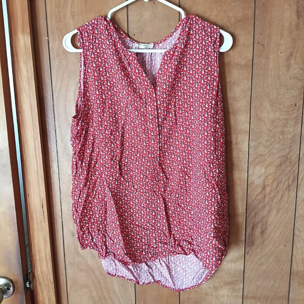 Grand & Greene Red Sleeveless Printed Blouse Size Medium Lightweight Pullover